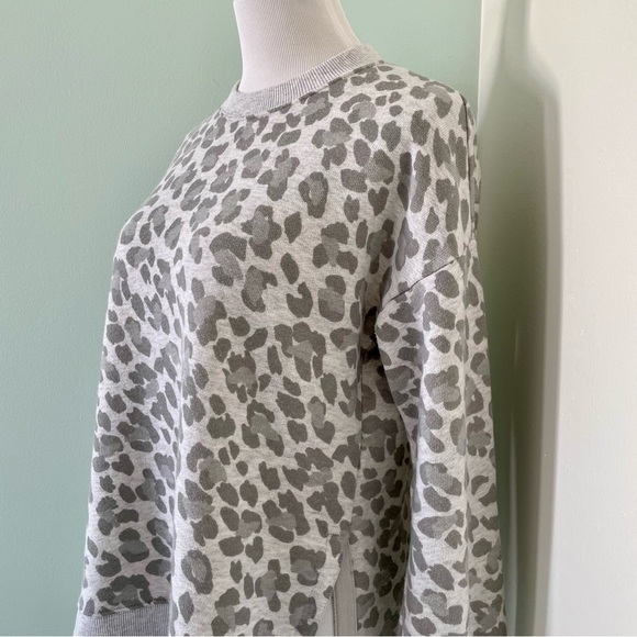 Aerie Crew Neck Leopard Print Oversized Sweatshirt - Size XS - Picture 4 of 9